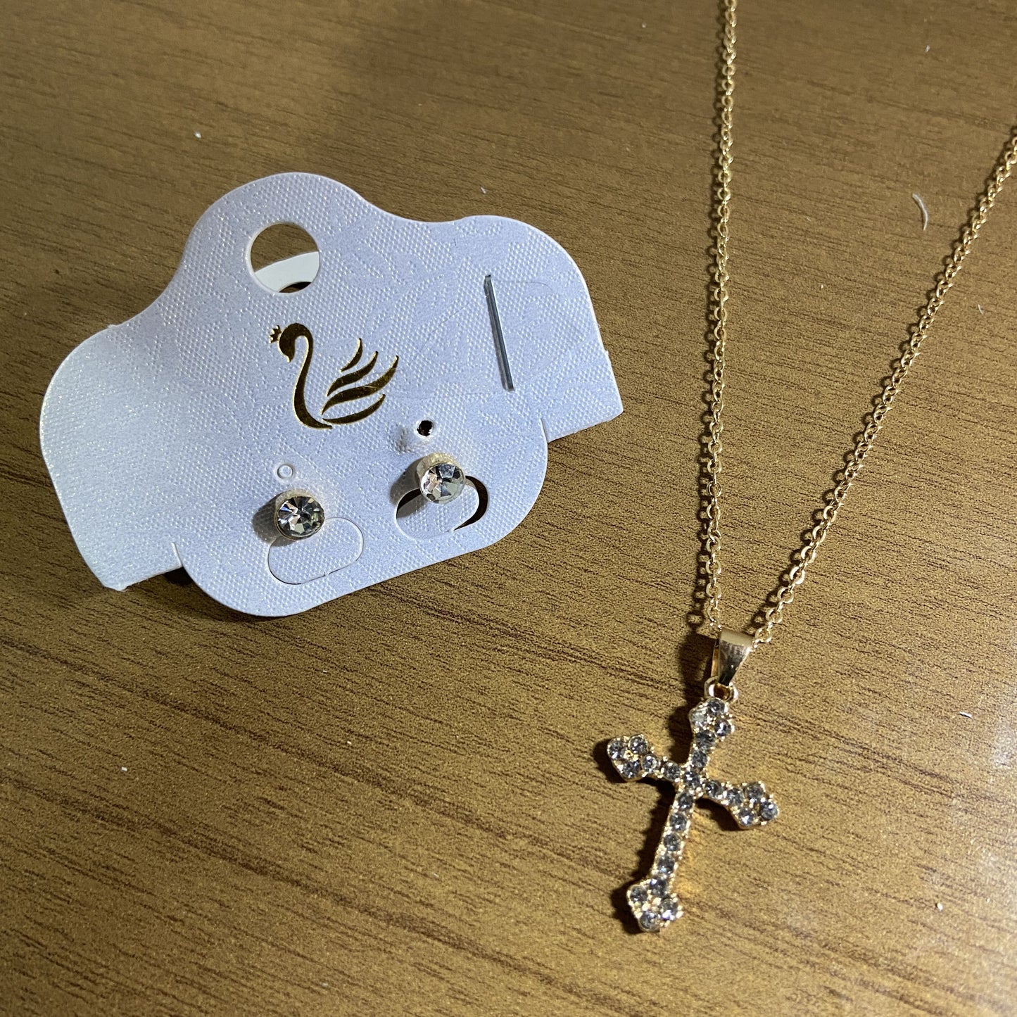 CORRENTE CRUCIFIXO COM BRINCO PONTA DE LUZ  MOD01 ( 1 UNIDADE)