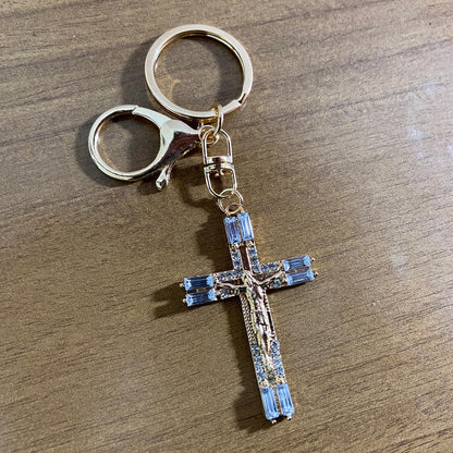 CHAVEIRO LUXO CRUCIFIXO COM PEDRARIA E STRASS (6 UNIDADES)