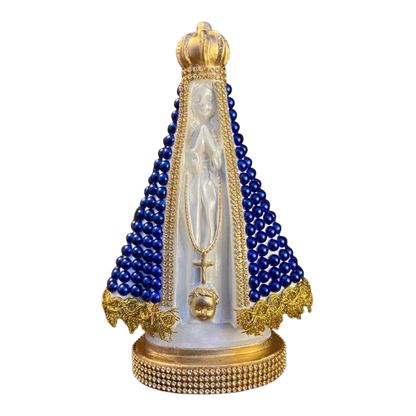 IMAGEM DE GESSO NOSSA SENHORA APARECIDA BRANCA BORDADA COM PÉROLA AZUL 22,5CM MOD 2 (1 UNIDADE)