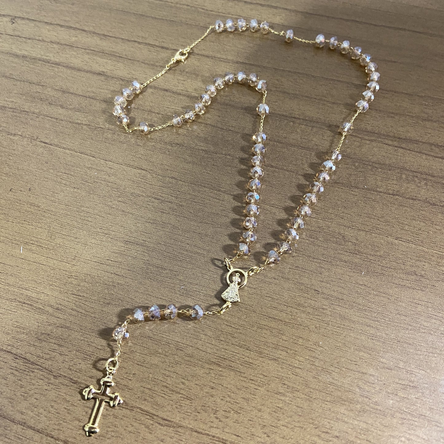 CORRENTE TERÇO CRISTAL NOSSA SENHORA APARECIDA BEGE TRANSPARENTE 04MM  (1 UNIDADE)