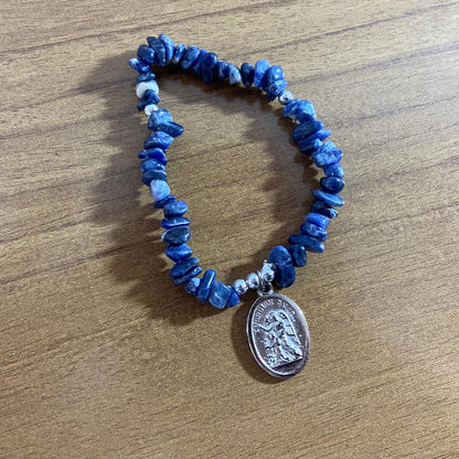 PULSEIRA COM PEDRARIA AZUL SÃO MIGUEL ARCANJO E ANJO DA GUARDA  ( 1 UNIDADE)