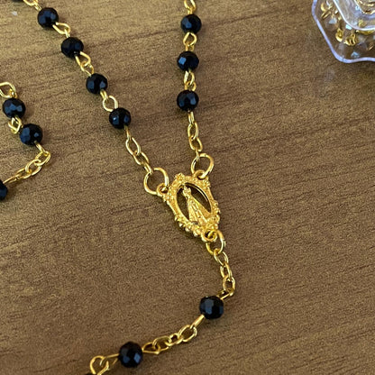 TERÇO CRISTAL NOSSA SENHORA APARECIDA CORES SORTIDAS MOD3 4MM  ( 6 UNIDADES)