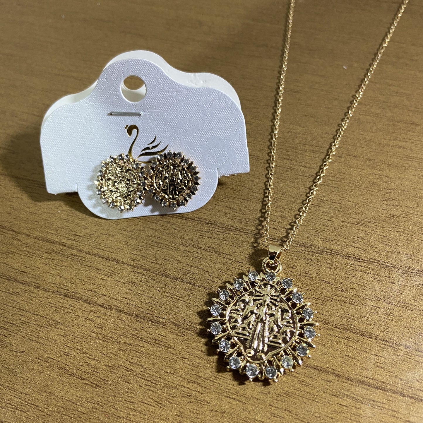 CORRENTE E BRINCO MEDALHA DE  SÃO BENTO  ( 1 UNIDADE)