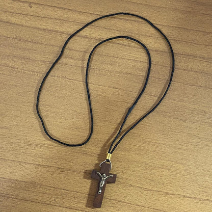 CORDÃO COM CRUCIFIXO DE MADEIRA MOD2 (12 UNIDADES)