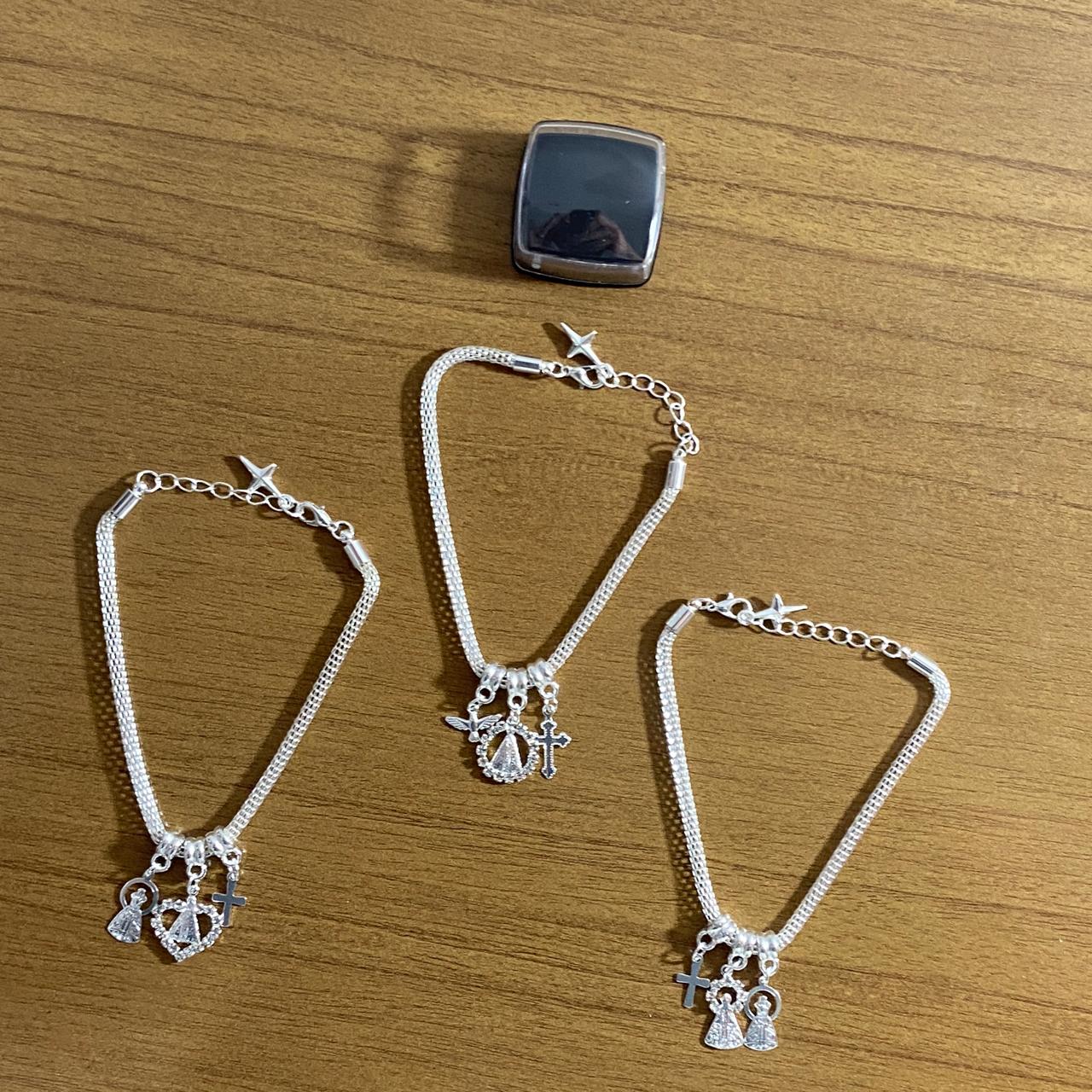 PULSEIRA PRATEADA NOSSA SENHORA APARECIDA MODELOS SORTIDOS COM STRASS (6 UNIDADES)