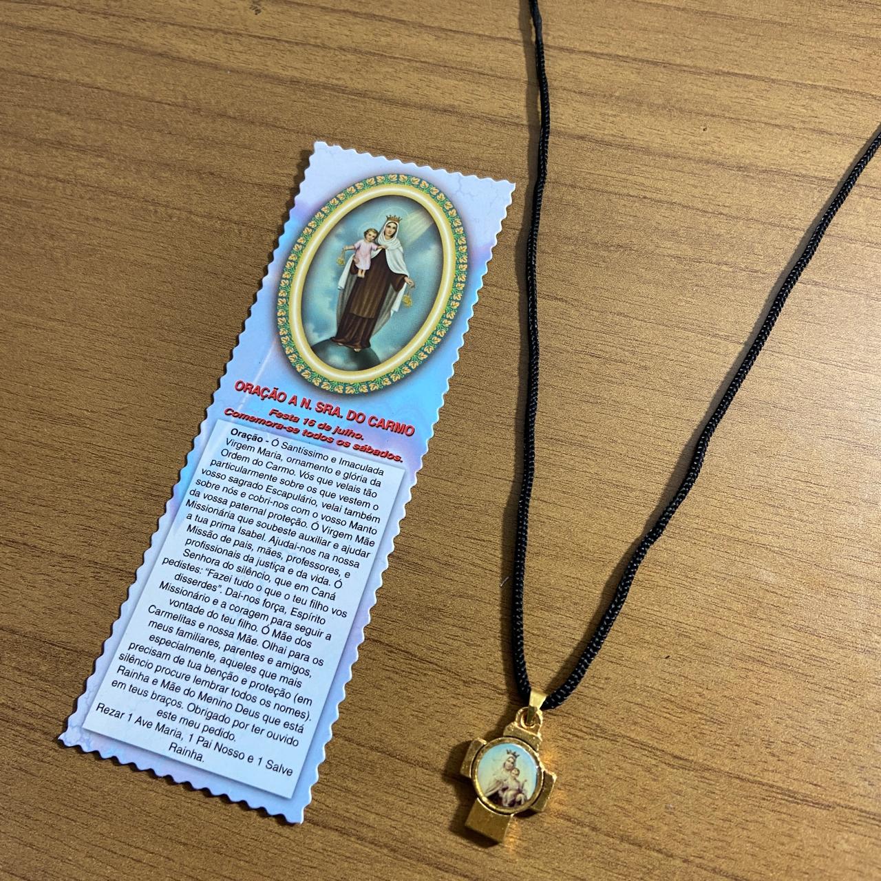 CORDÃO COM CRUZ RESINADA NOSSA SENHORA DO CARMO (1 UNIDADES)