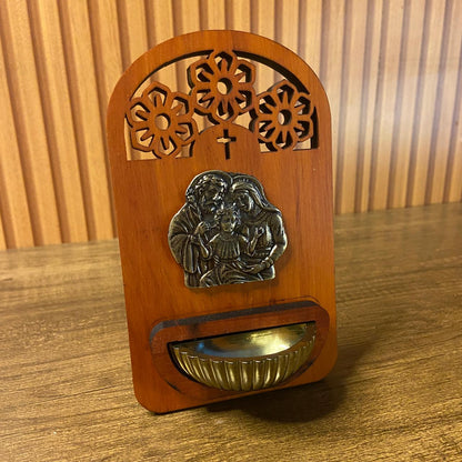 PORTA ÁGUA BENTA DE MADEIRA SAGRADA FAMÍLIA 16CM (1 UNIDADE)