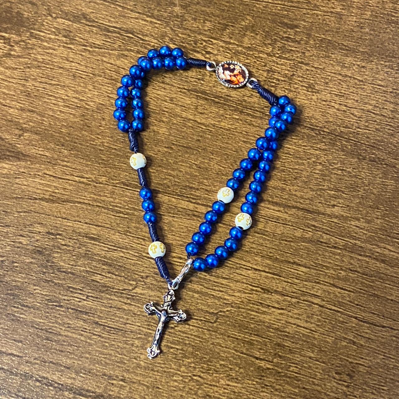 TERÇO PULSEIRA PÉROLA AZUL COM MEDALHA RESINADA SÃO JOSÉ (6 UNIDADES)