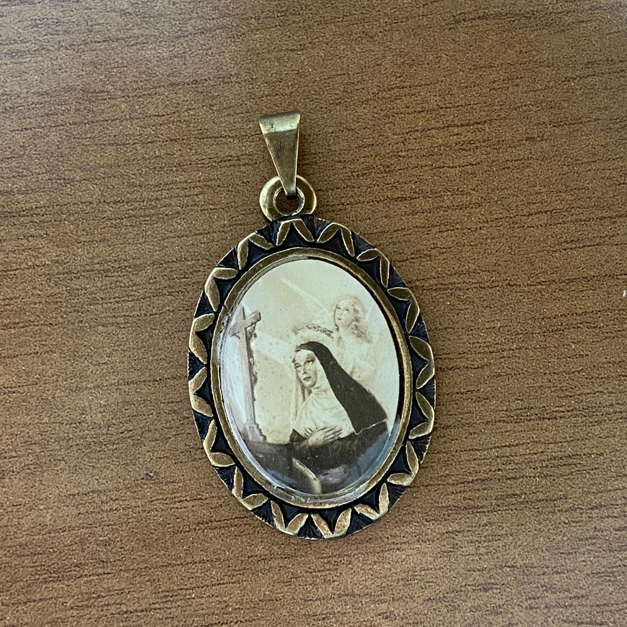 PINGENTE OURO VELHO RESINADO SANTA RITA  (6 UNIDADES)