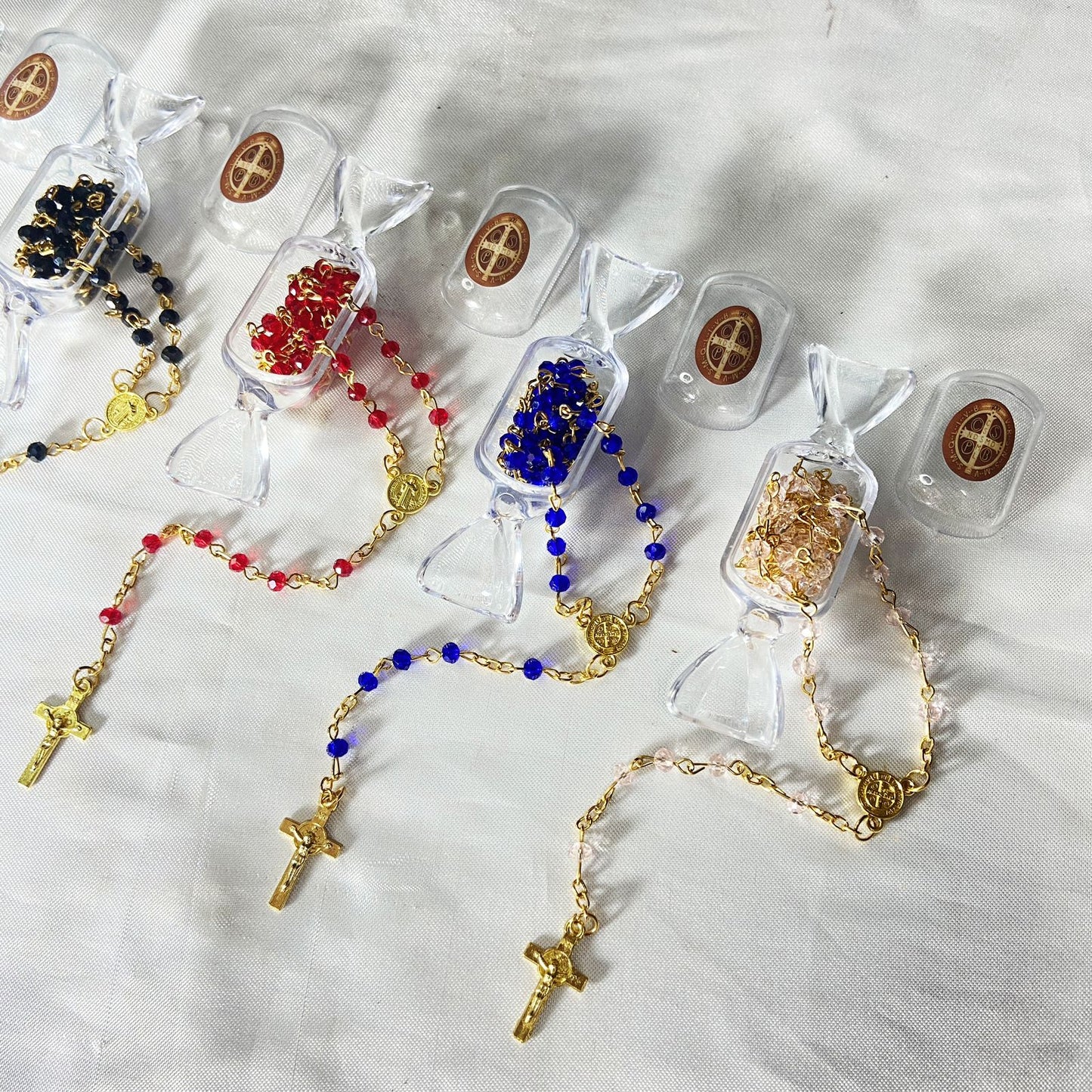 TERÇO CANDY CRISTAL SÃO BENTO 4MM (12 UNIDADES)