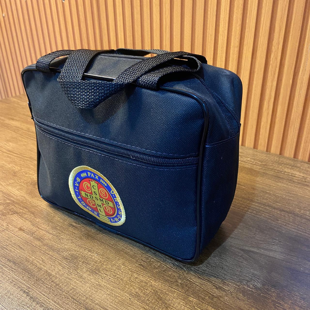 BOLSA PORTA BIBLIA MEDALHA SÃO BENTO 20X25 (1 UNIDADE)