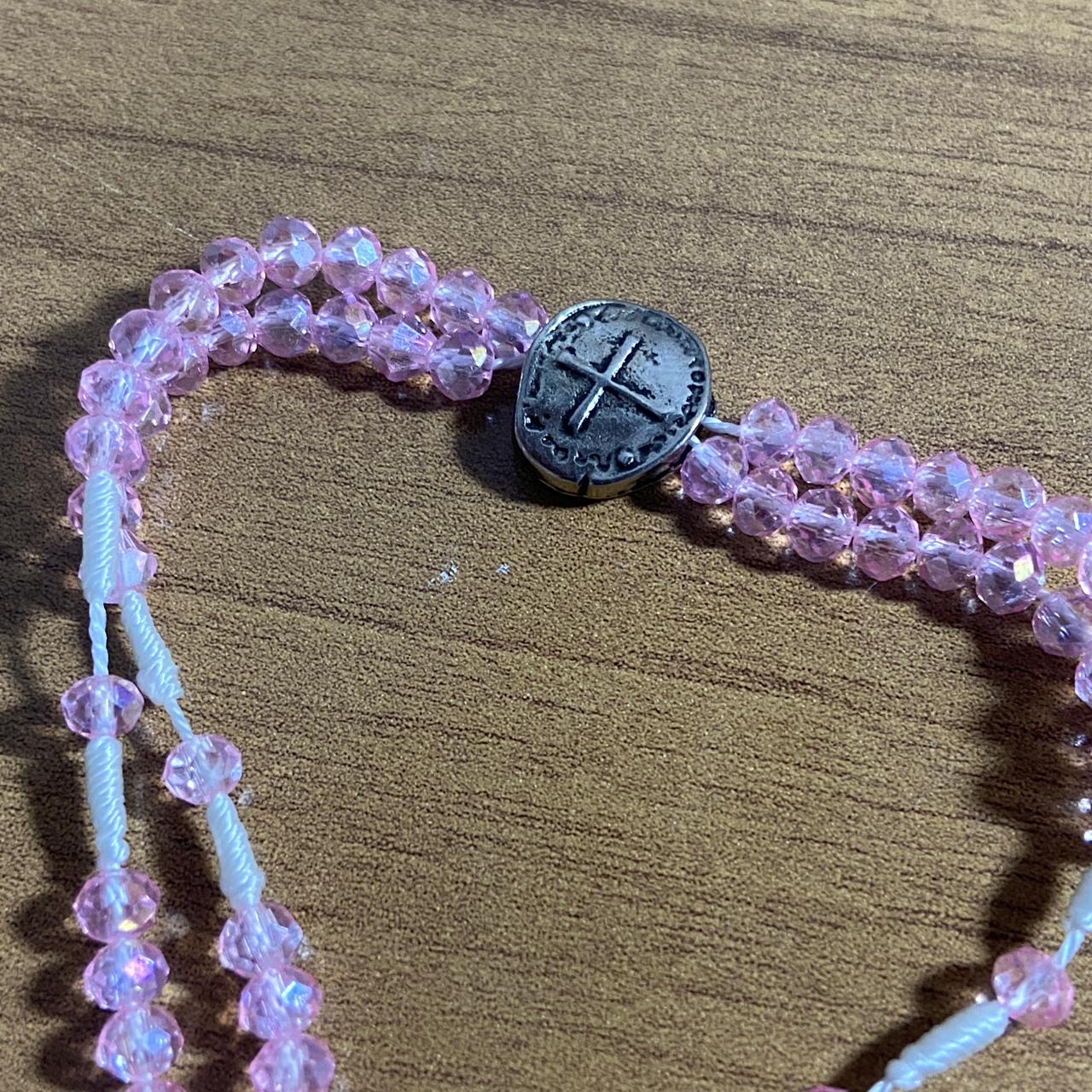 TERÇO PULSEIRA CRISTAL DUAS MEDALHAS ROSA TRANSPARENTE  (3 UNIDADES)