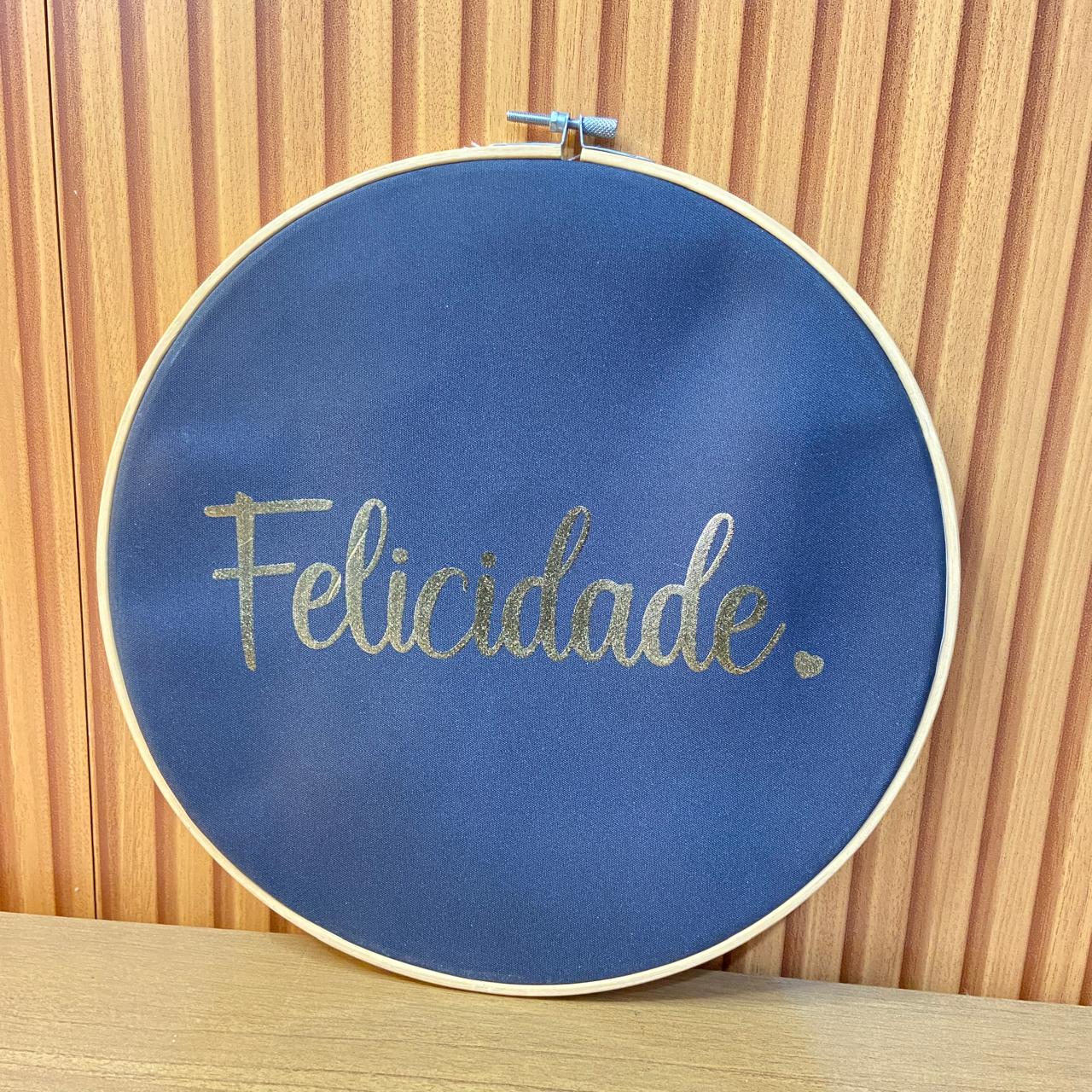 QUADRO DE TECIDO COM MOLDURA DE BAMBU FELICIDADE (1 UNIDADE)