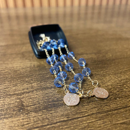 PULSEIRA ESCAPULÁRIO CRISTAL AZUL TRANSPARENTE MEDALHA SÃO BENTO  (3 UNIDADES)