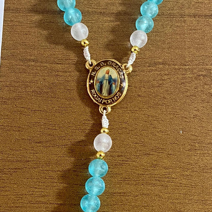 TERÇO PÉROLA AZUL NOSSA SENHORA DAS GRAÇAS 6MM (1 UNIDADE)