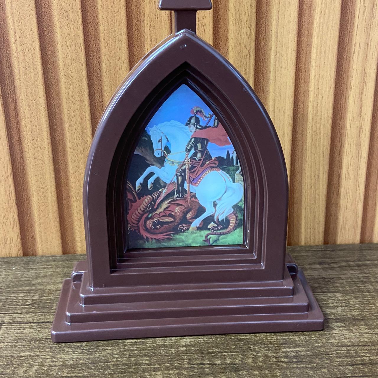 CAPELA ACRÍLICA G SÃO JORGE MARROM 18X12CM (1 UNIDADE)