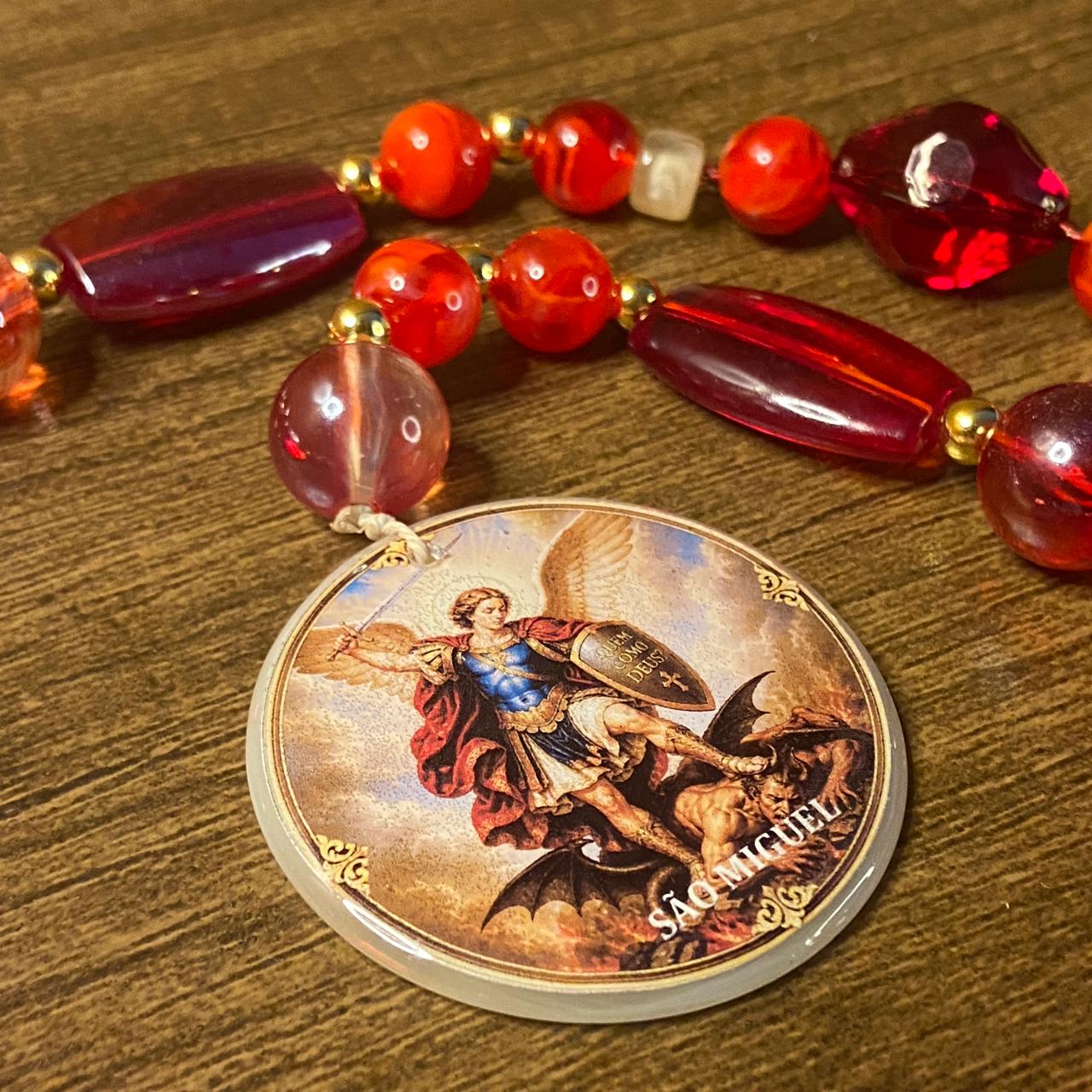 TERÇO COLAR DE MESA COM PEDRARIA SÃO MIGUEL ARCNJO 60CM (1 UNIDADE)