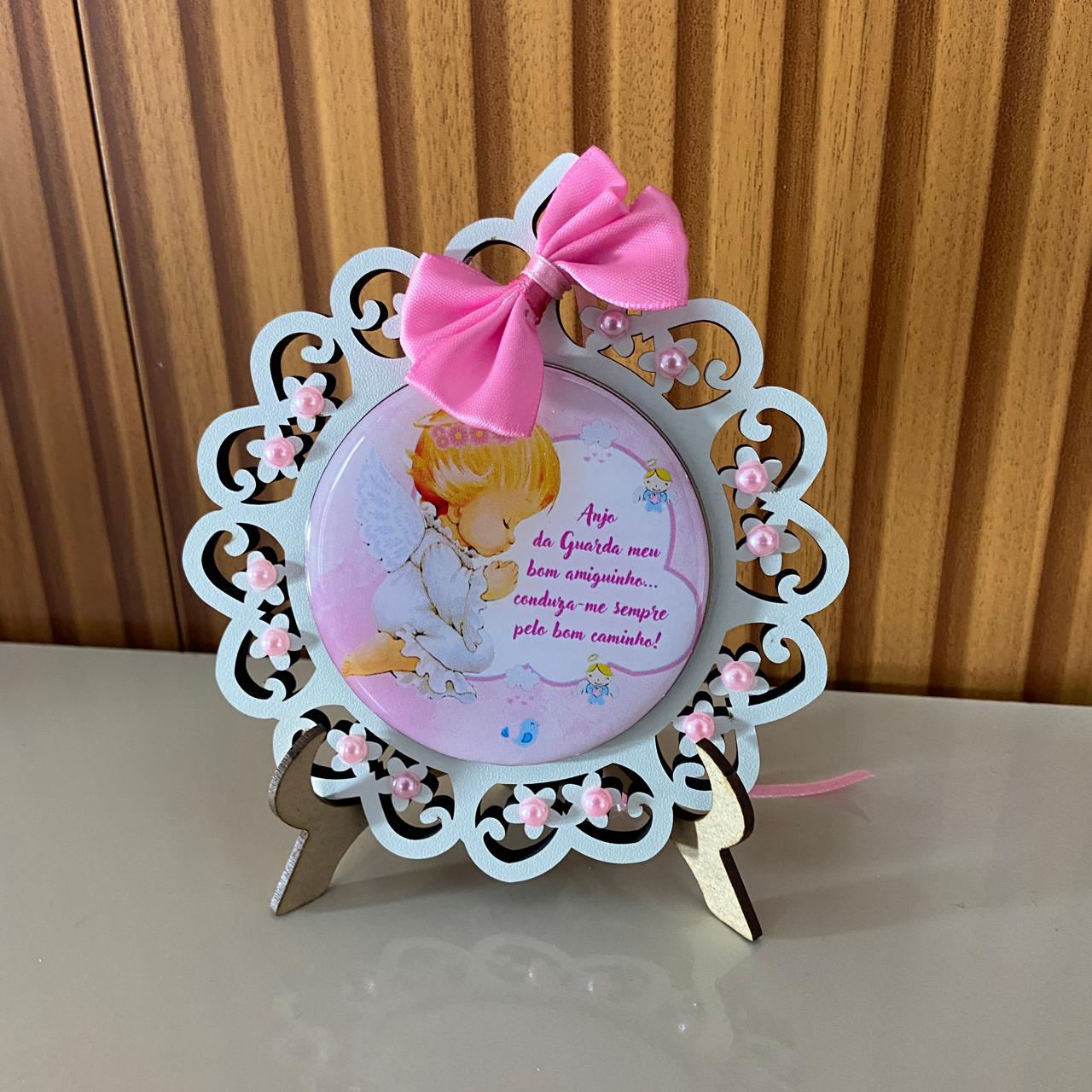 MEDALHÃO DE BERÇO ANJINHO ROSA COM ORAÇÃO (1 UNIDADE)