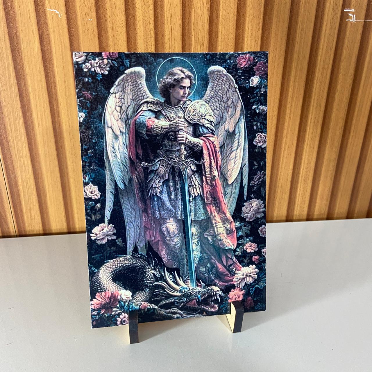 PLAQUINHA DE MESA MDF RESINADO SÃO MIGUEL ARCANJO 19CM x 13CM  (1 UNIDADE)