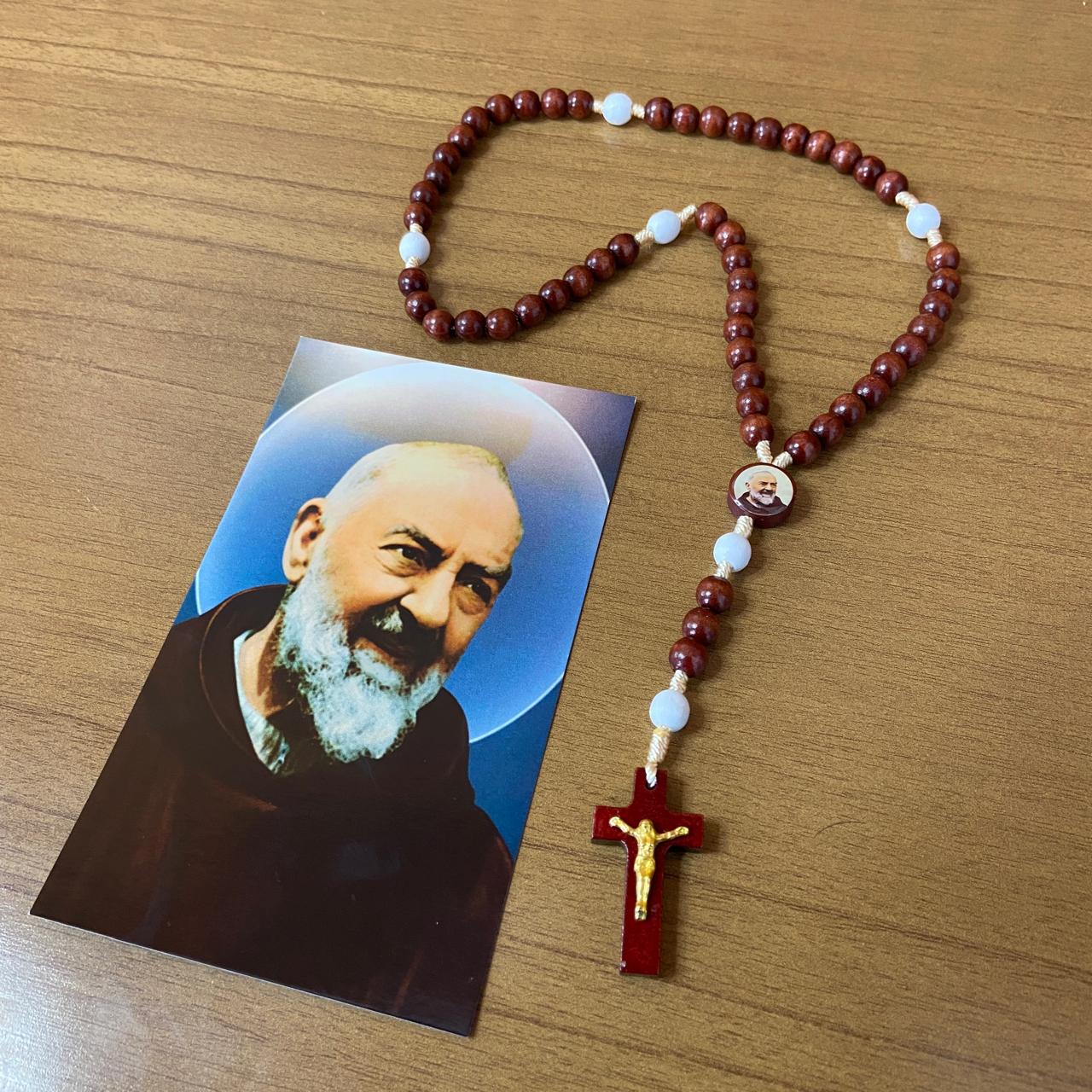 TERÇO DE MADEIRA SANTO PADRE PIO (3 UNIDADES)