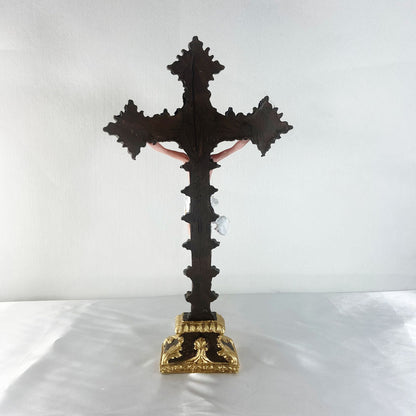CRUCIFIXO DE RESINA COM PEDESTAL 28X16 CM (1 UNIDADE)