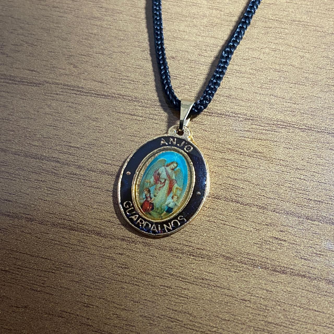 CORDÃO COM MEDALHA RESINADA ANJO DA GUARDA (1 UNIDADES)