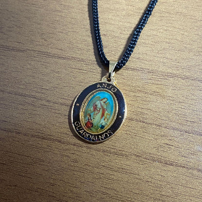 CORDÃO COM MEDALHA RESINADA ANJO DA GUARDA (1 UNIDADES)