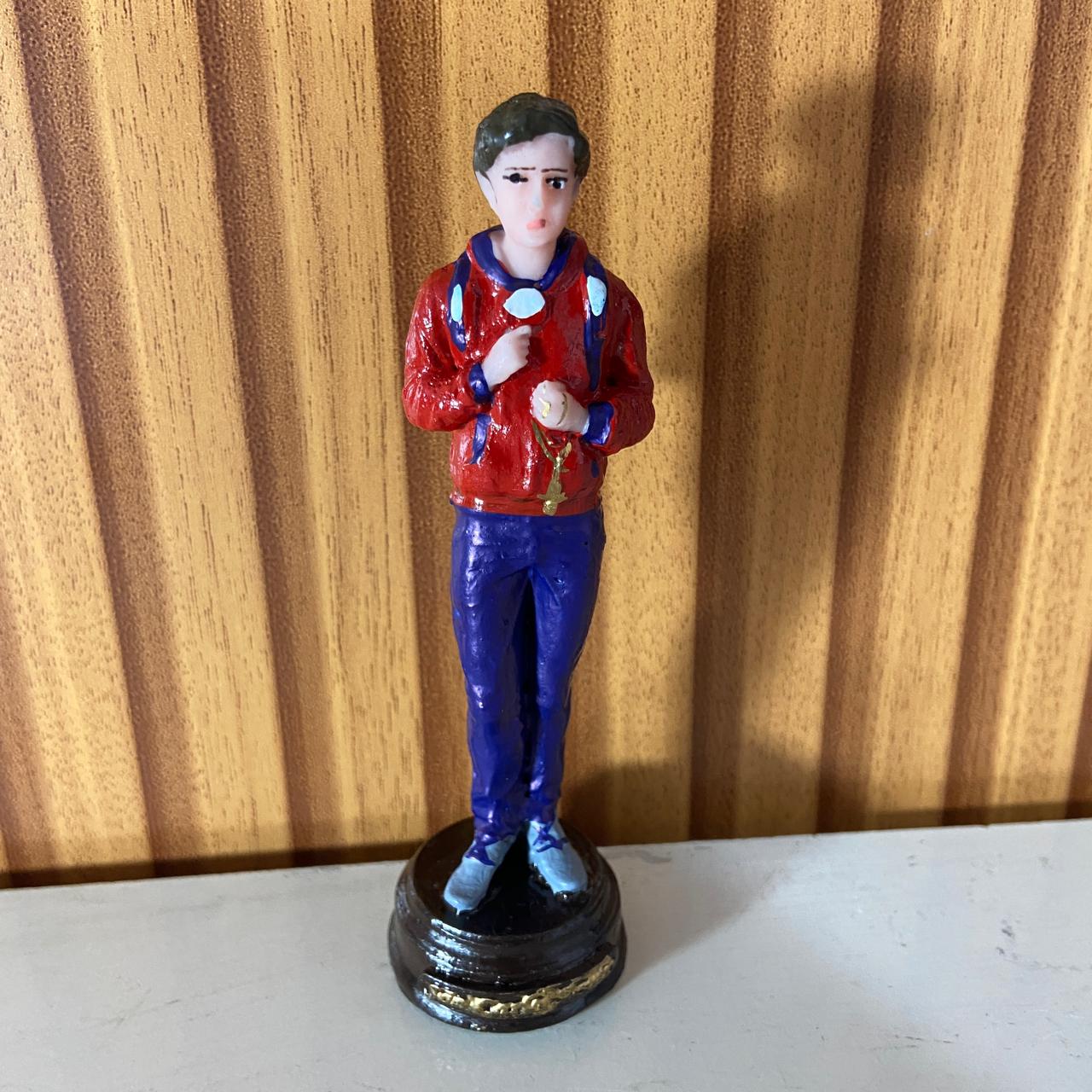 IMAGEM DE RESINA NACIONAL CARLO ACUTIS 12CM (1 UNIDADE)