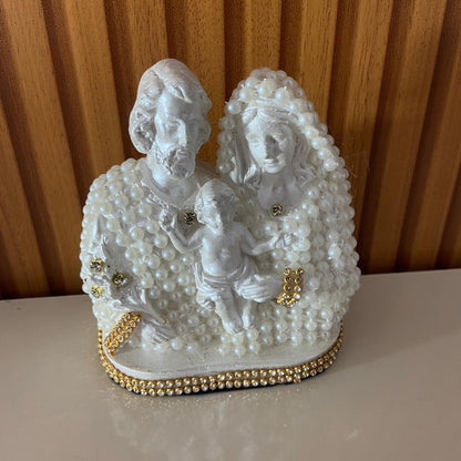 BUSTO DE GESSO SAGRADA FAMÍLIA BRANCO COM PÉROLA E STRASS DOURADO 13CM (1 UNIDADE)