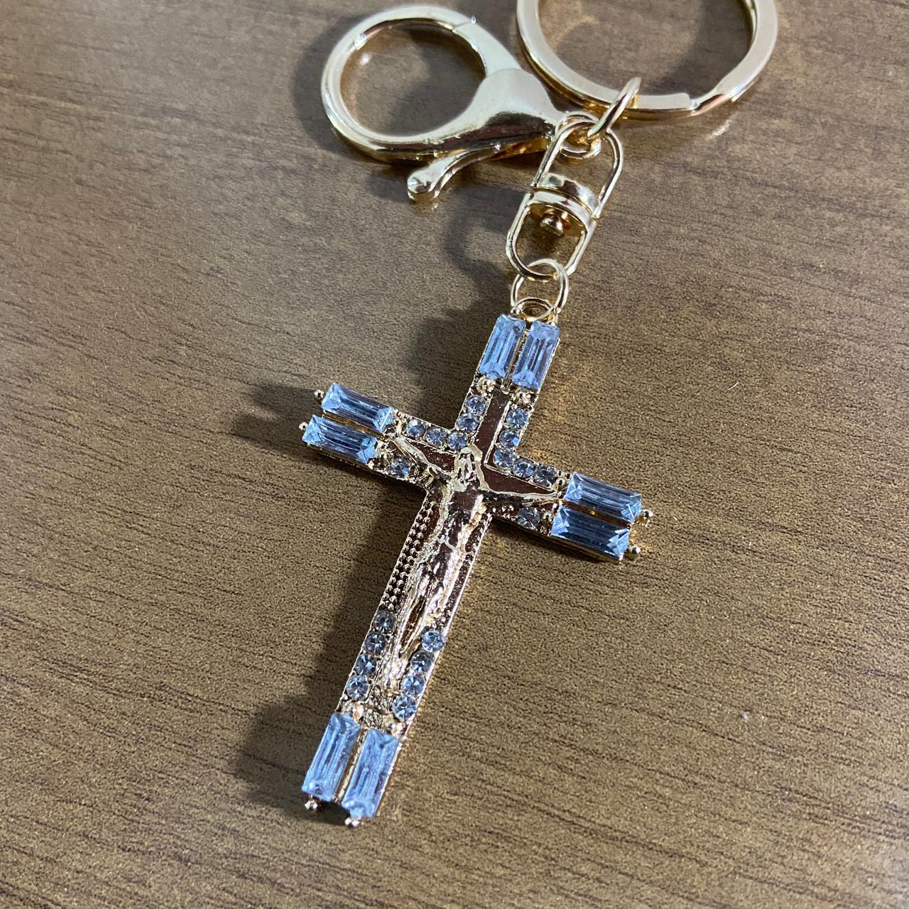 CHAVEIRO LUXO CRUCIFIXO COM PEDRARIA E STRASS (6 UNIDADES)