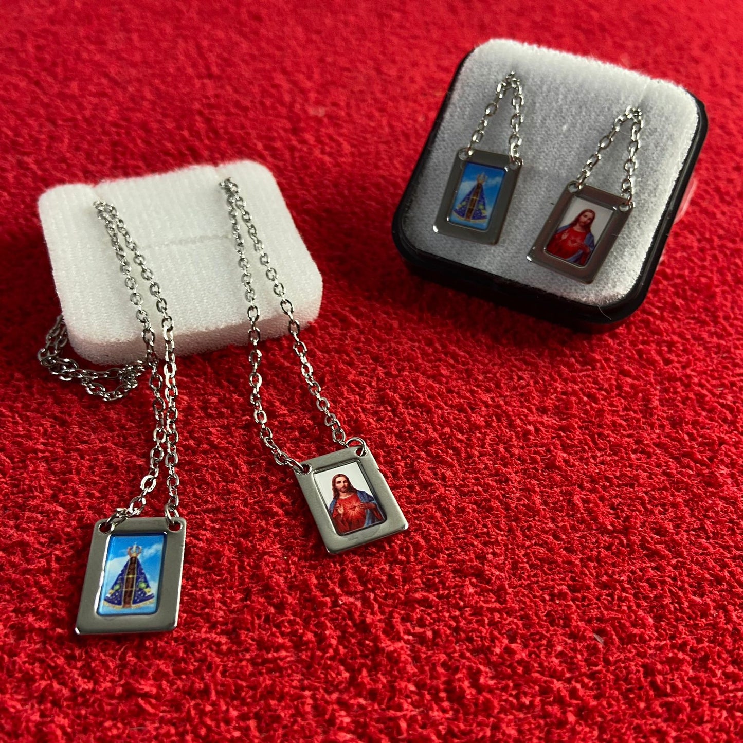 ESCAPULÁRIO INOX QUADRADO SAGRADO CORAÇÃO DE JESUS E NOSSA SENHORA APARECIDA (6 UNIDADES)