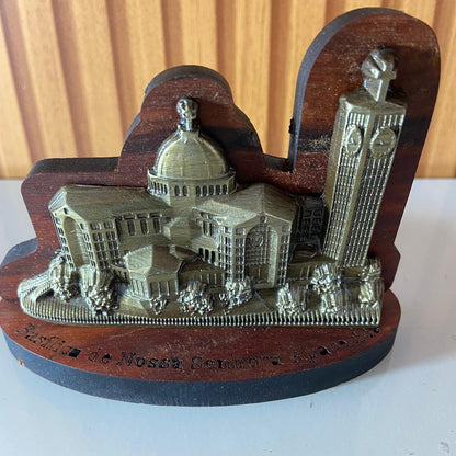 ADORNO DE MESA MADEIRA BASÍLICA DE NOSSA SENHORA APARECIDA METAL OURO VELHO 09CM (1 UNIDADE)