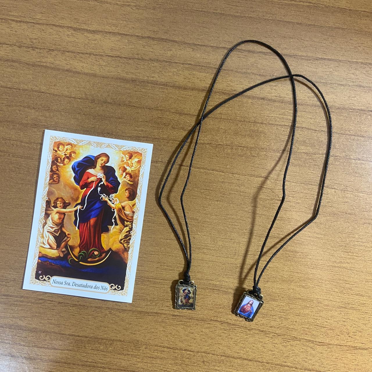 ESCAPULÁRIO DE COURO NOSSA SENHORA DESATADORA DOS NÓS  (12 UNIDADES)