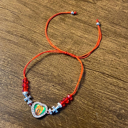 PULSEIRA REGULÁVEL CRISTAL VERMELHO COM MEDALHA RESINADA NOSSA SENHORA DE GUADALUPE  ( 01 UNIDADE)
