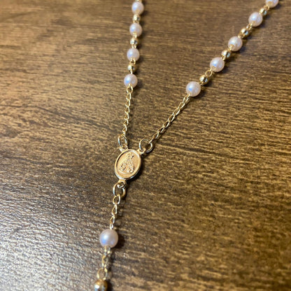 TERÇO DOURADO COM PÉROLA E CRISTAL NOSSA SENHORA APARECIDA 4MM (03 UNIDADES)