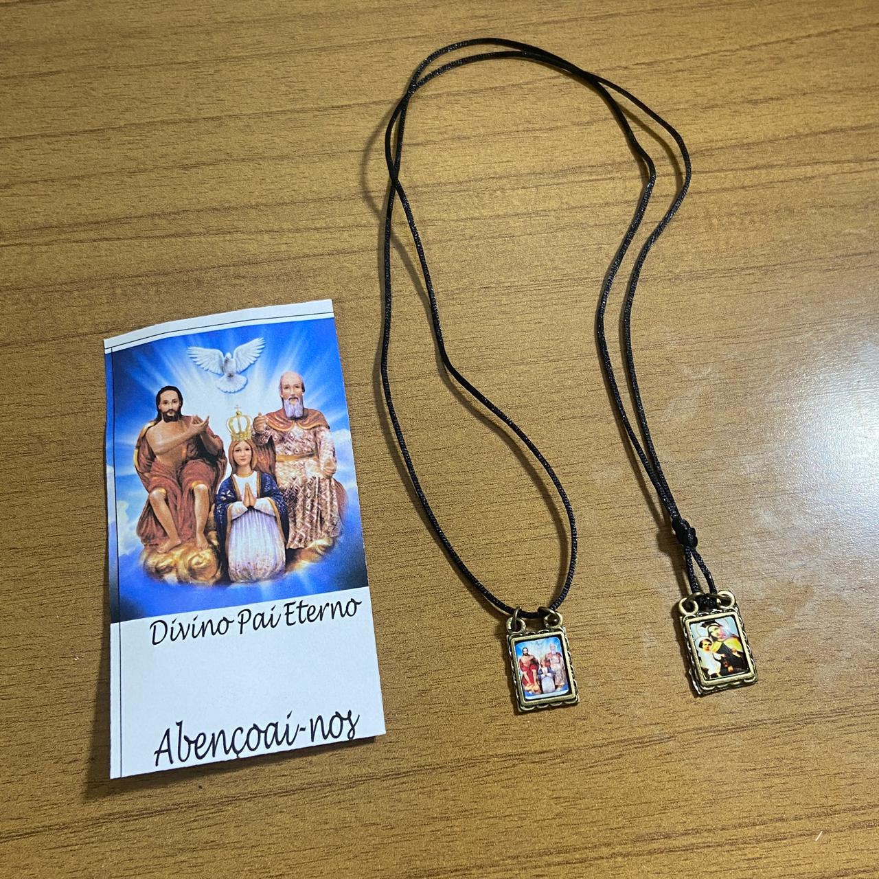 ESCAPULÁRIO DE COURO DIVINO PAI ETERNO E NOSSA SENHORA DO CARMO (12 UNIDADES)