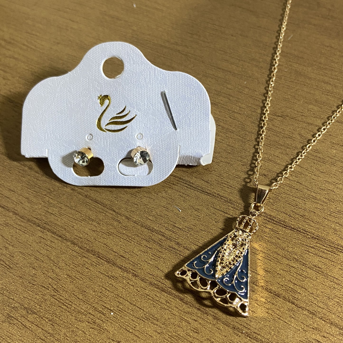 CORRENTE DOURADA COM BRINCO PONTA DE LUZ NOSSA SENHORA APARECIDA  ( 1 UNIDADE)
