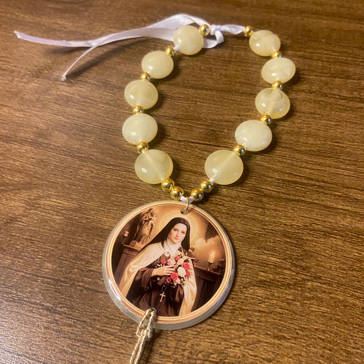 DEZENA PEDRARIAS MEDALHÃO DE RESINADO  SANTA TERESINHA  17MM (1 UNIDADE)