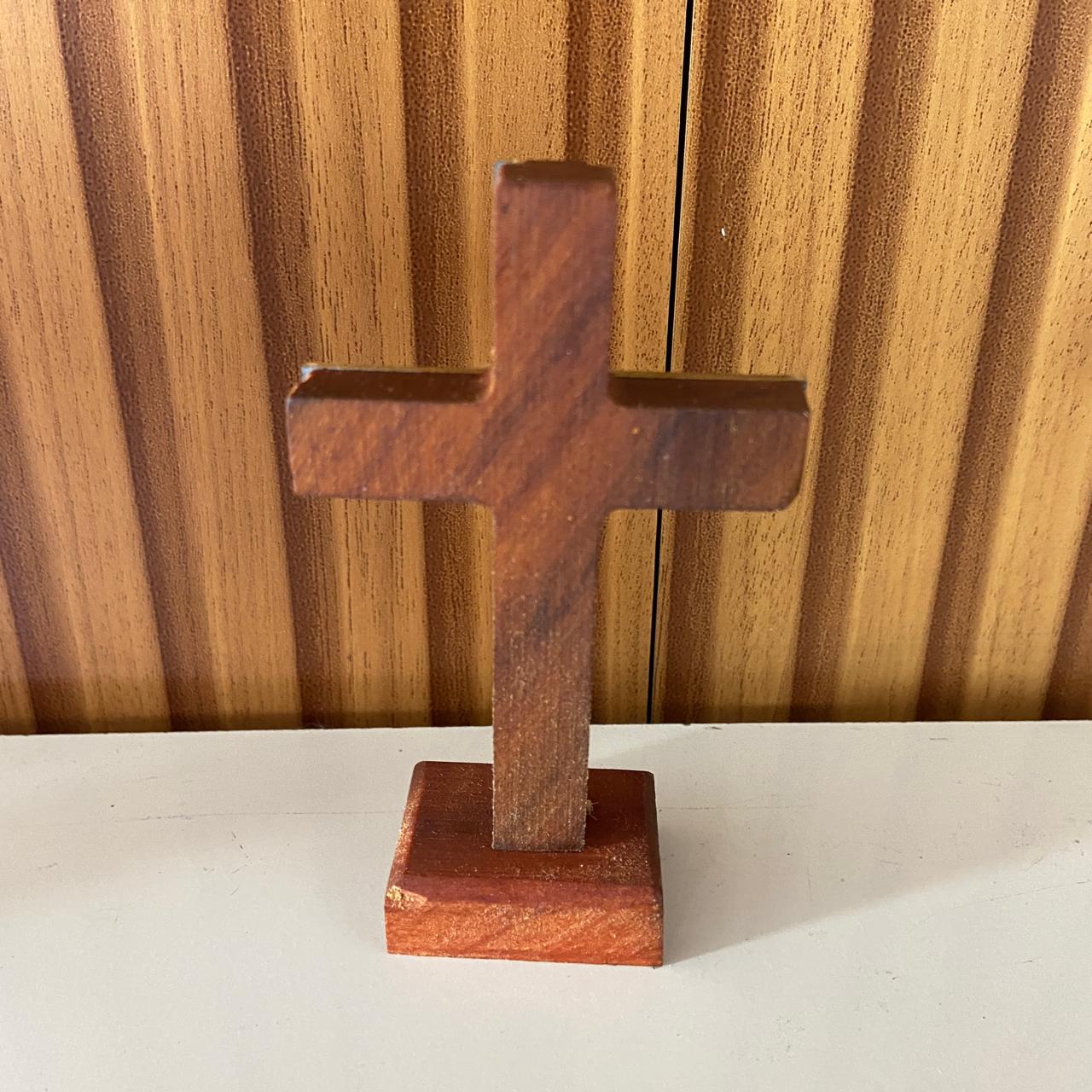 CRUCIFIXO MADEIRA DE MESA COM ACRÍLICO 10CM (1 UNIDADE)