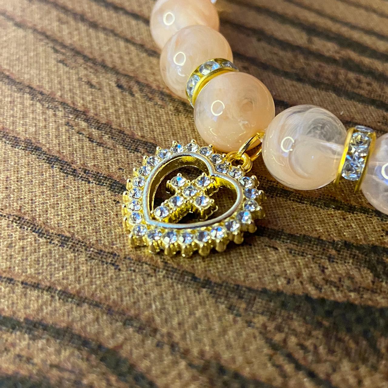 PULSEIRA PÉROLA ROSA COM PINGENTE DE CRUZ COM STRASS 08MM  (03 UNIDADES)