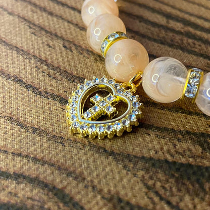 PULSEIRA PÉROLA ROSA COM PINGENTE DE CRUZ COM STRASS 08MM  (03 UNIDADES)