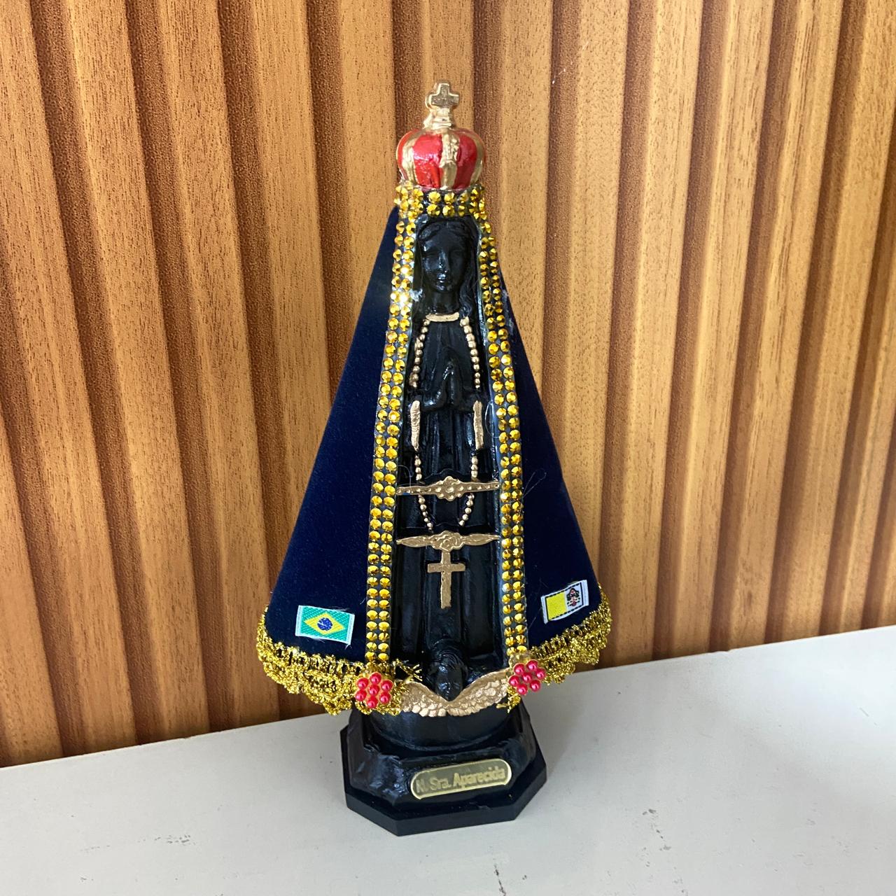 IMAGEM DE PLÁSTICO NOSSA SENHORA APARECIDACOM MANTO E STRASS  MOD1 20CM  (1 UNIDADE)