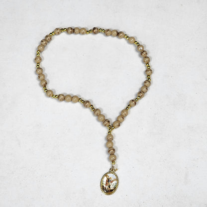 ROSÁRIO DE PÉROLA SÃO MIGUEL ARCANJO BEGE (1 UNIDADE)