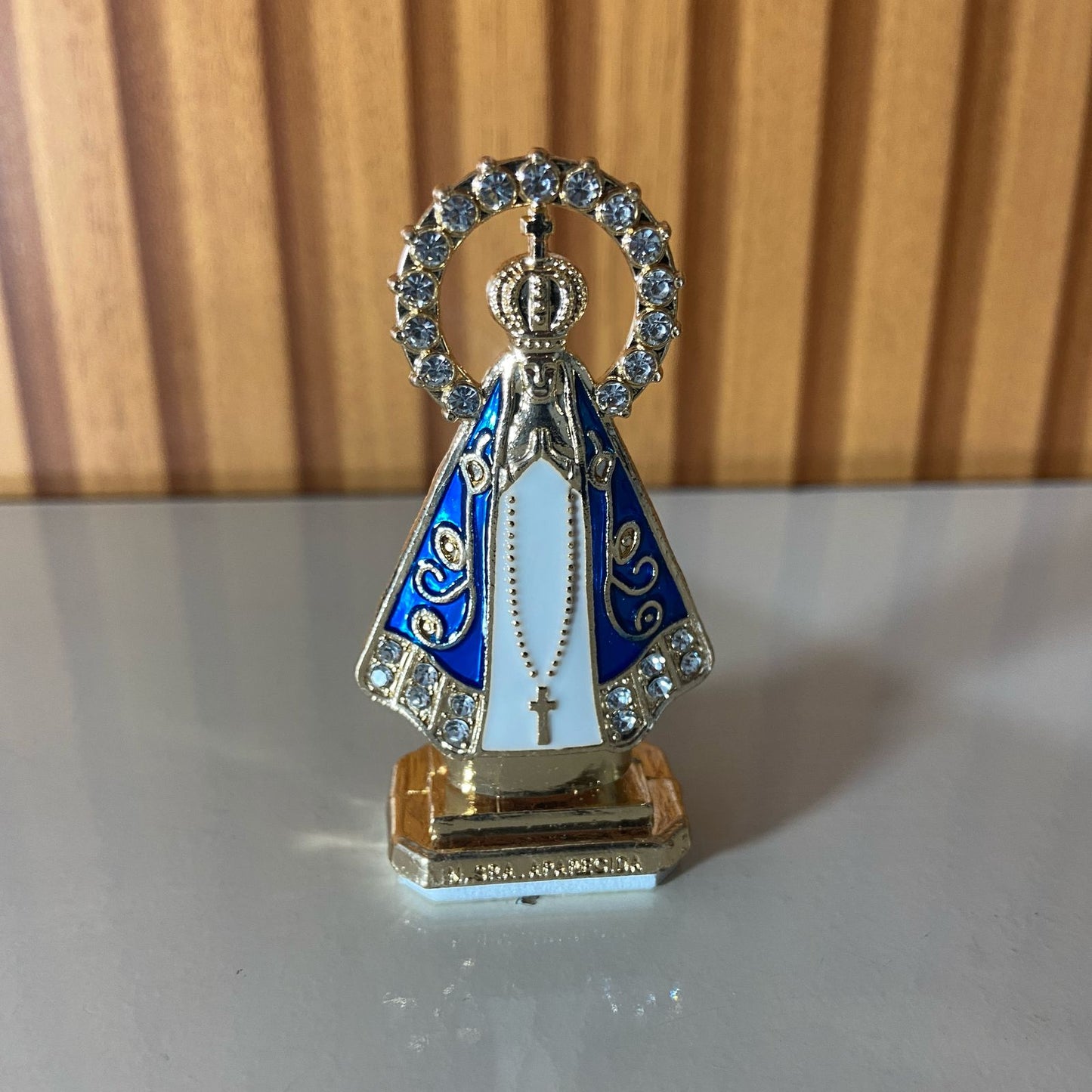 IMAGEM NOSSA SENHORA APARECIDA COM AUREOLA PARA CARRO BRANCO 06CM  (12 UNIDADES)