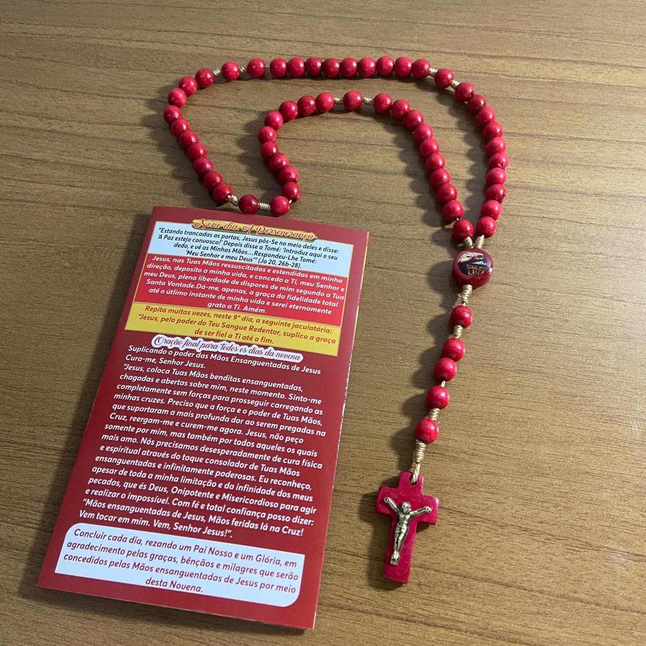 TERÇO DE MADEIRA MÃOS ENSANGUENTADAS DE JESUS 8MM (3 UNIDADES)