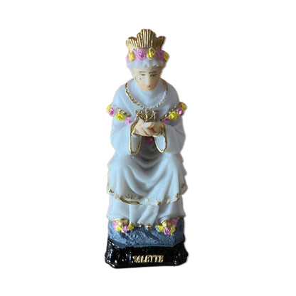 IMAGEM DE RESINA NACIONAL NOSSA SENHORA DE SALETTE SENTADA 16,5CM (1 UNIDADE)