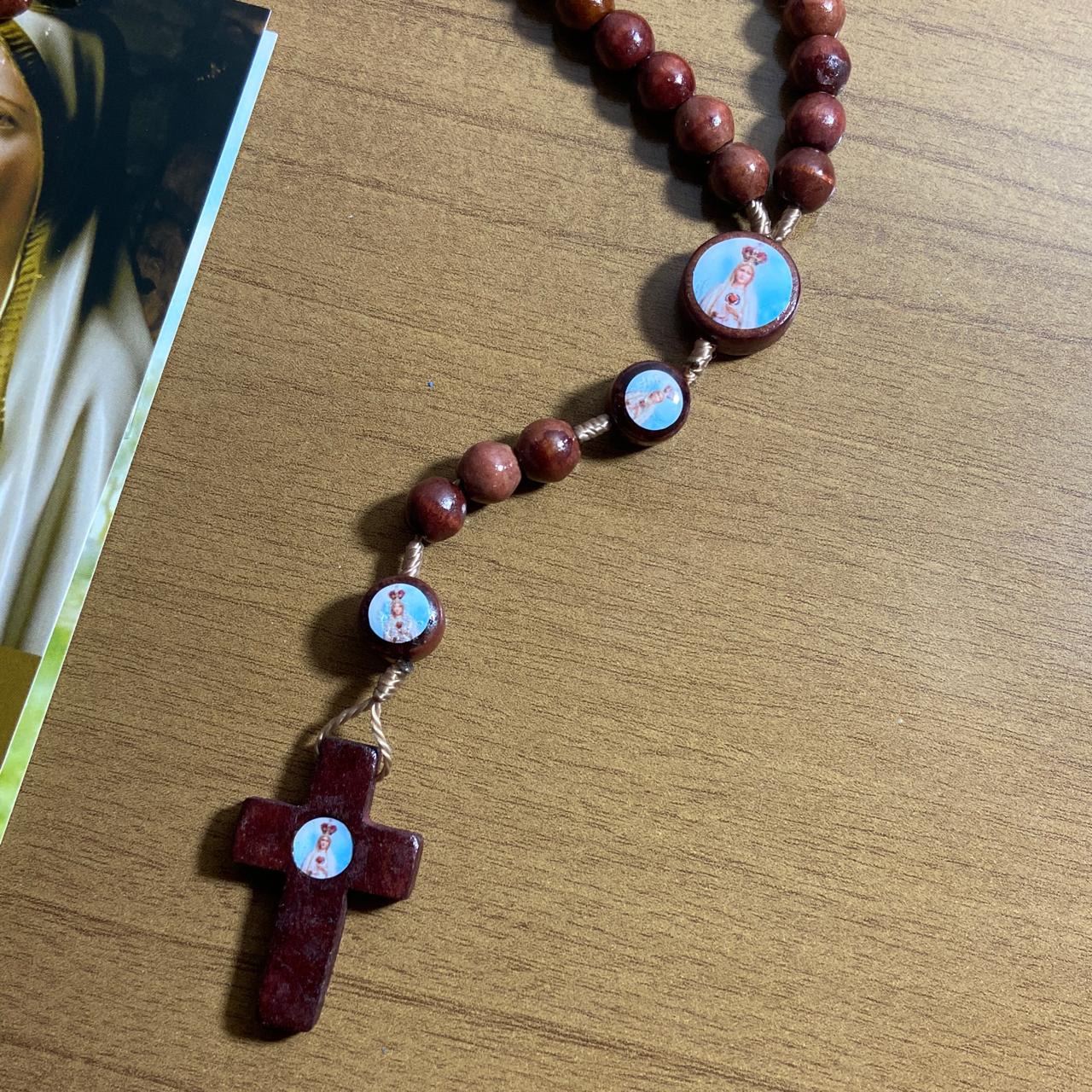 TERÇO DE MADEIRA NOSSA SENHORA DE FÁTIMA 7 MEDALHAS MOD2 08MM (3 UNIDADES)