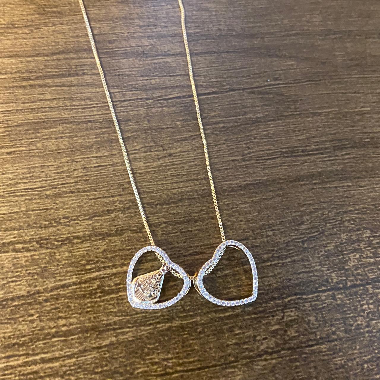 COLAR DOURADO CORAÇÃO NOSSA SENHORA APARECIDA COM STRASS  (1 UNIDADE)