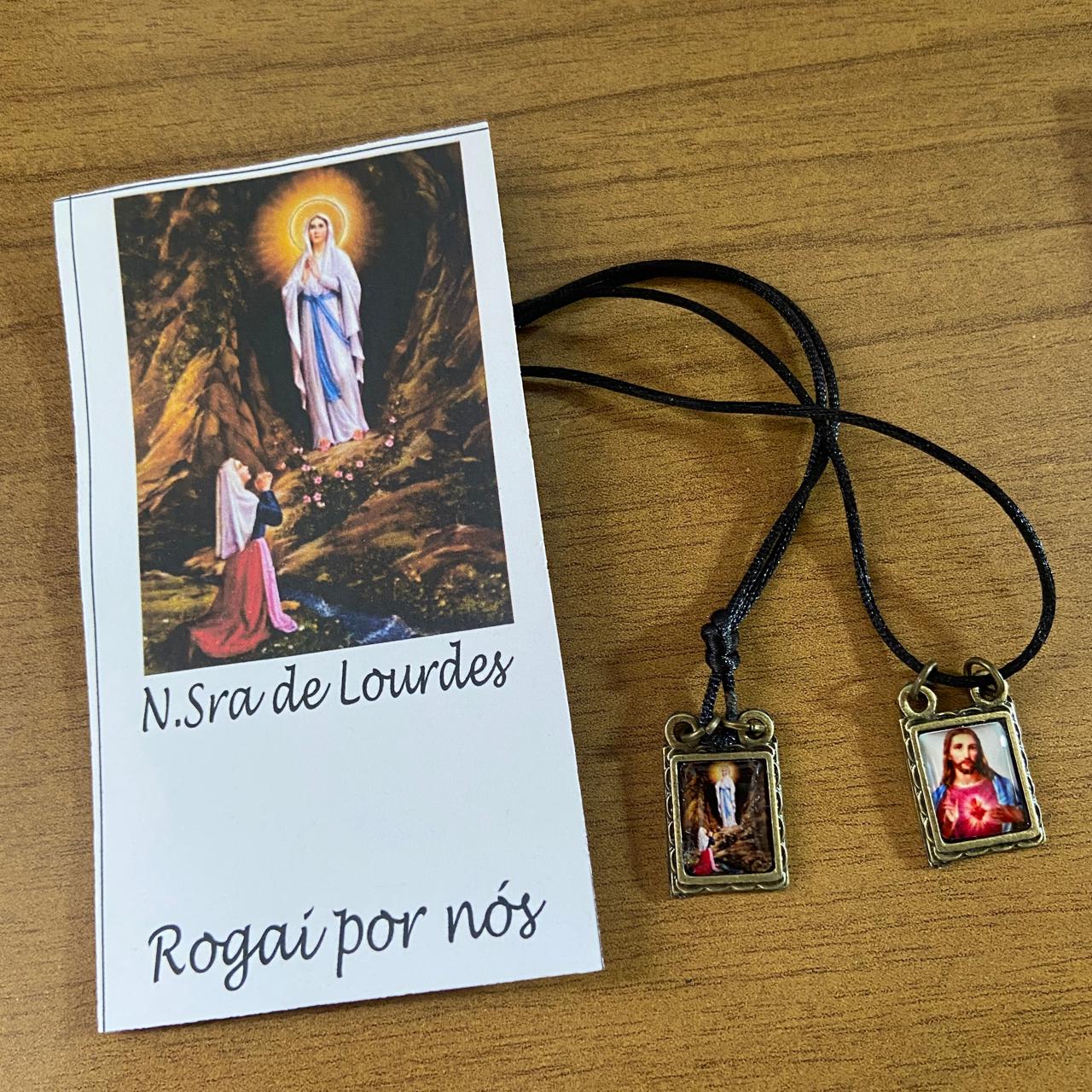 ESCAPULÁRIO DE COURO NOSSA SENHORA DE LOURDES (12 UNIDADES)