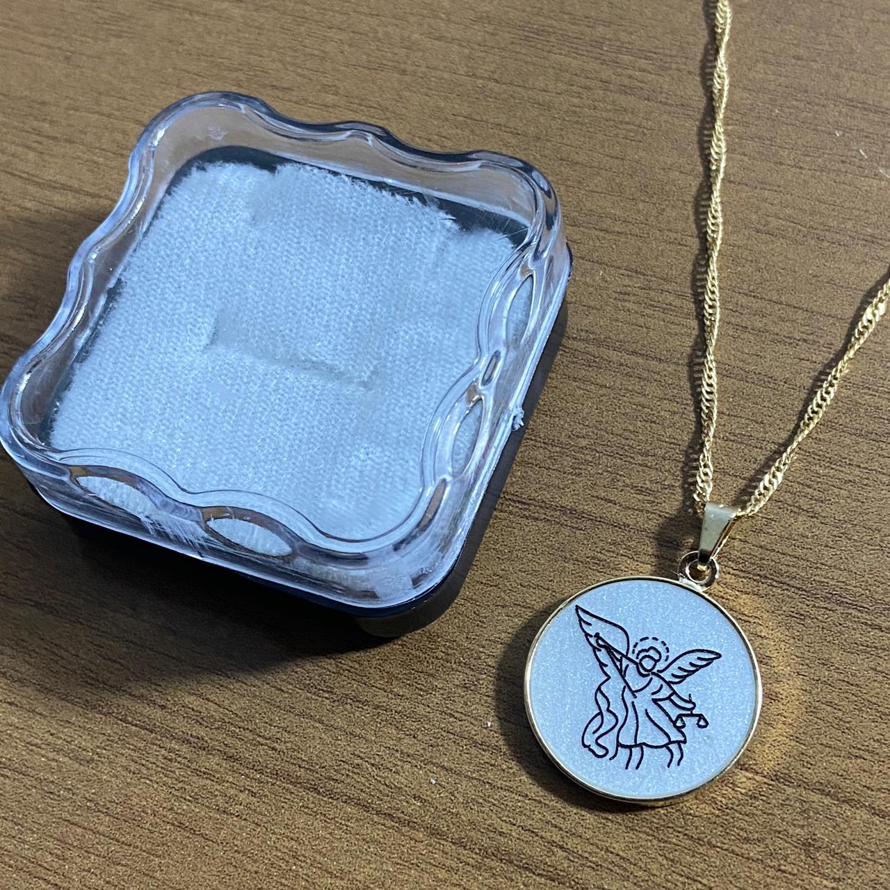 CORRENTE DOURADA MEDALHA ACRÍLICA SÃO MIGUEL ARCANJO  (3 UNIDADES)